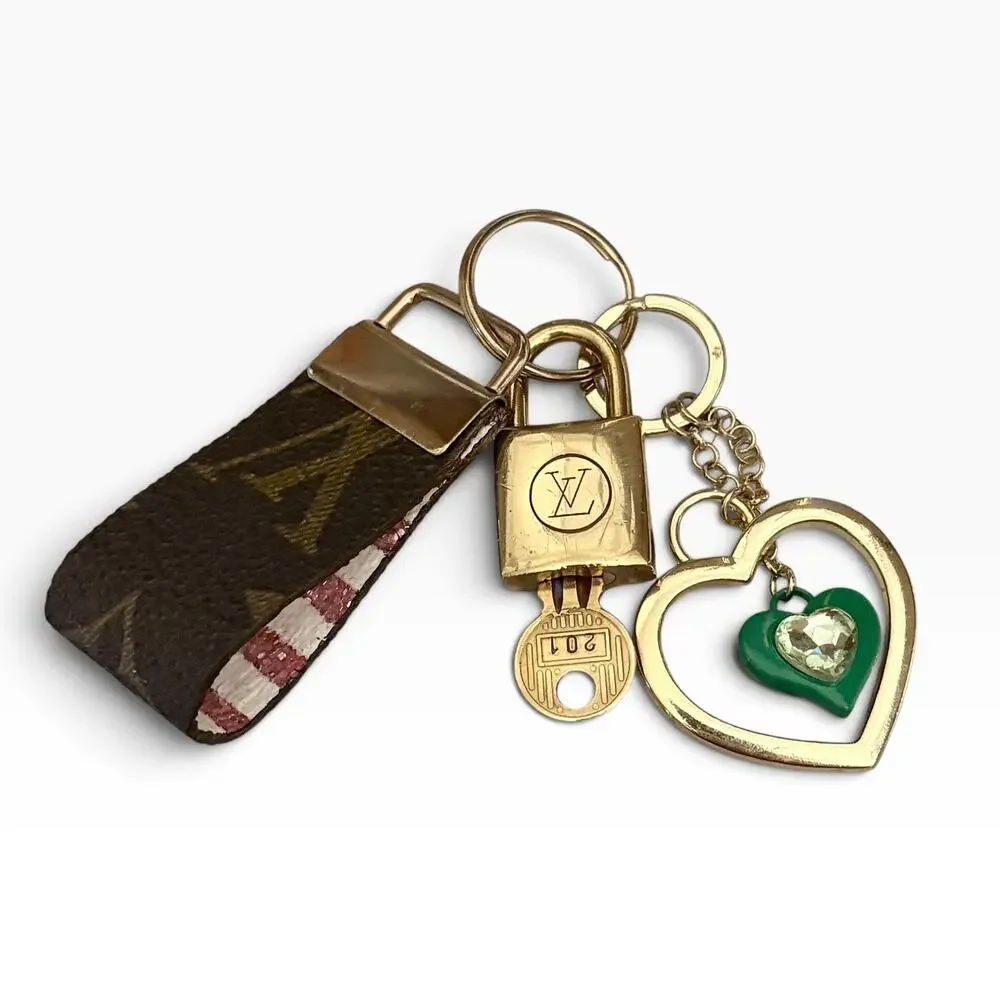 Louis Vuitton Lock & Key #201 w/a Green Heart Charm Loop Keychain